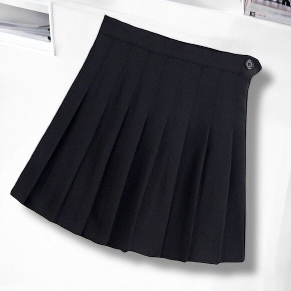 Black Pleated Mini Skirt - NEW - Picture 3 of 4